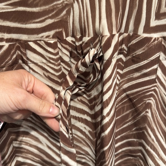 BCBG Maxazria 100% Silk Cream & Tan Dress - Picture 3 of 10